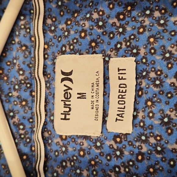 Tailored fit Hurley button down shirt 👕 - Picture 3 of 6